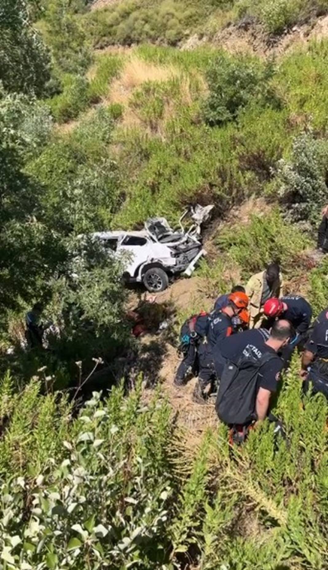 Konya yolunda korkunç kaza! Uçurumdan yuvarlandı, 5 kişiye mezar oldu 2